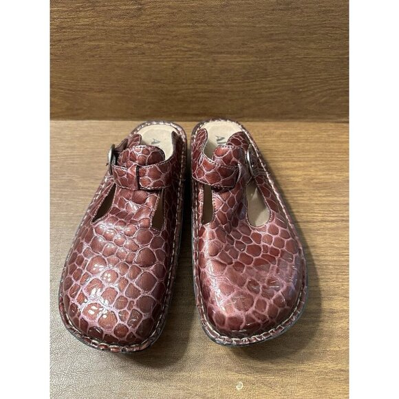 Algeria Women’s Classic Clogs In Red Size - Picture 1 of 4